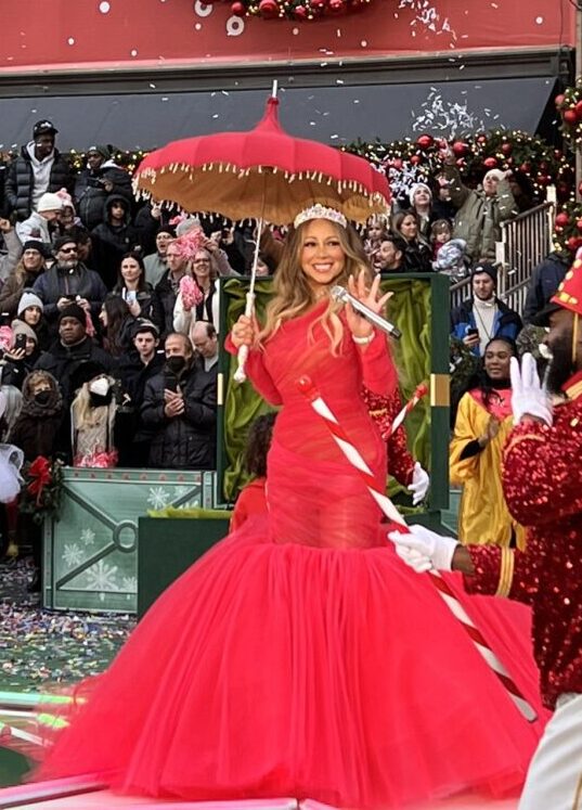 WHO PERFORMED AT MACY'S THANKSGIVING PARADE