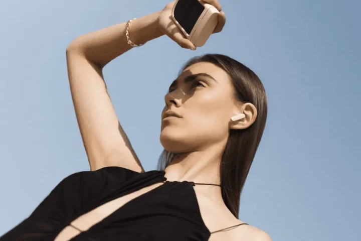 Endless Sound Playtime: ‘Urbanista Phoenix’ Solar Powered Earbuds