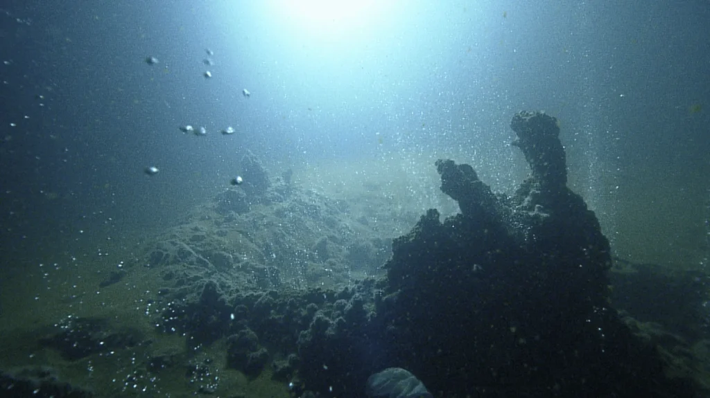 Growing Magma Chamber at Kolumbo Volcano Poses Potential Threat to Santorini Island