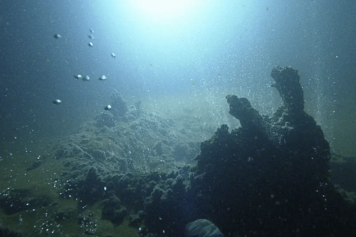 Growing Magma Chamber at Kolumbo Volcano Poses Potential Threat to Santorini Island