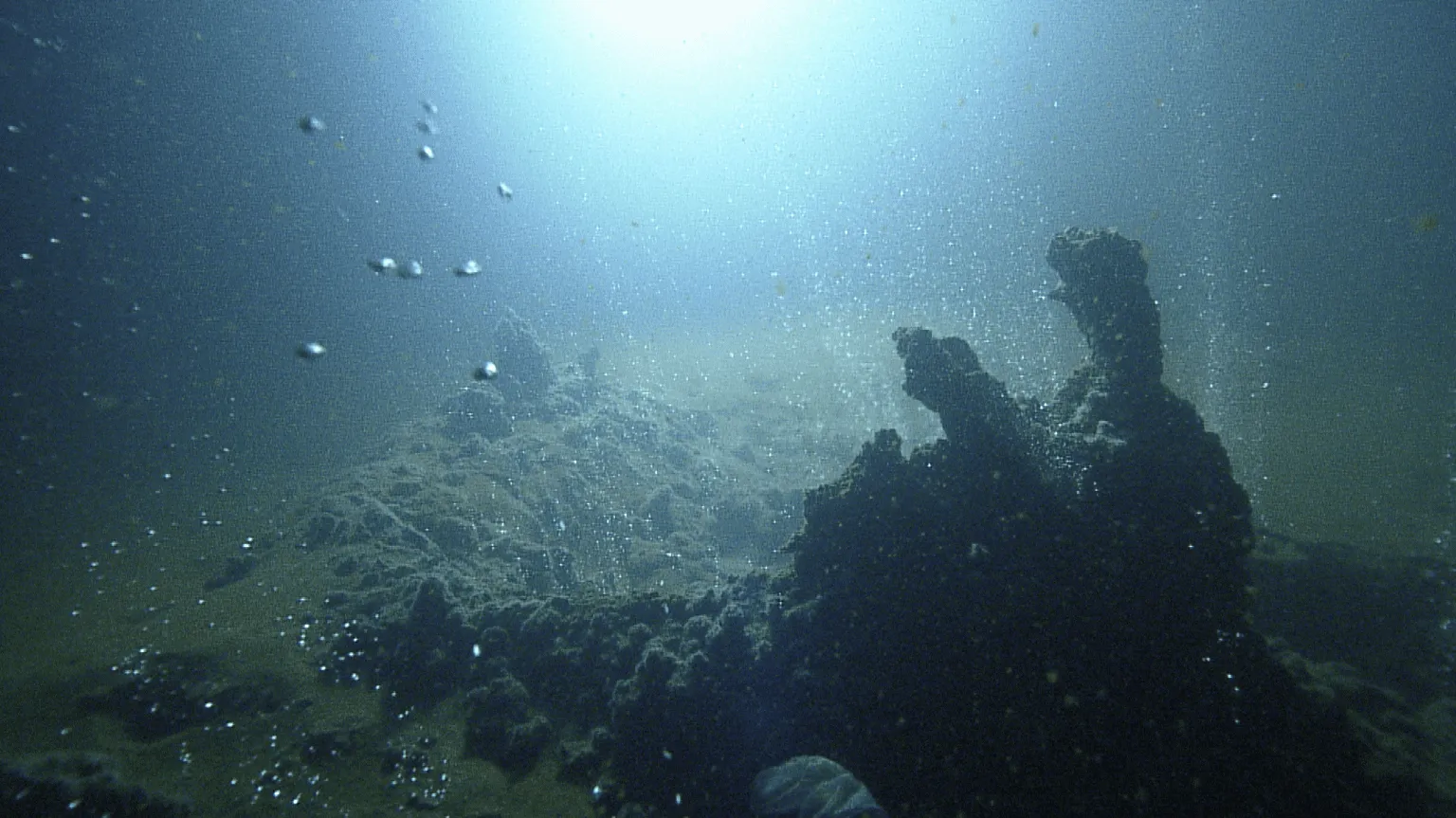 Growing Magma Chamber at Kolumbo Volcano Poses Potential Threat to Santorini Island