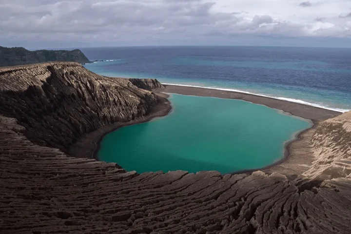 Volcanic Eruption Destroys Unique Life Forms & Tropical Landmass in Tonga