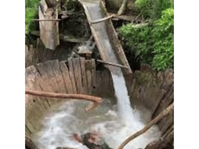 WOODEN CLOTHES WASHING VATS EUROPE WITH RIVER WATER (6)