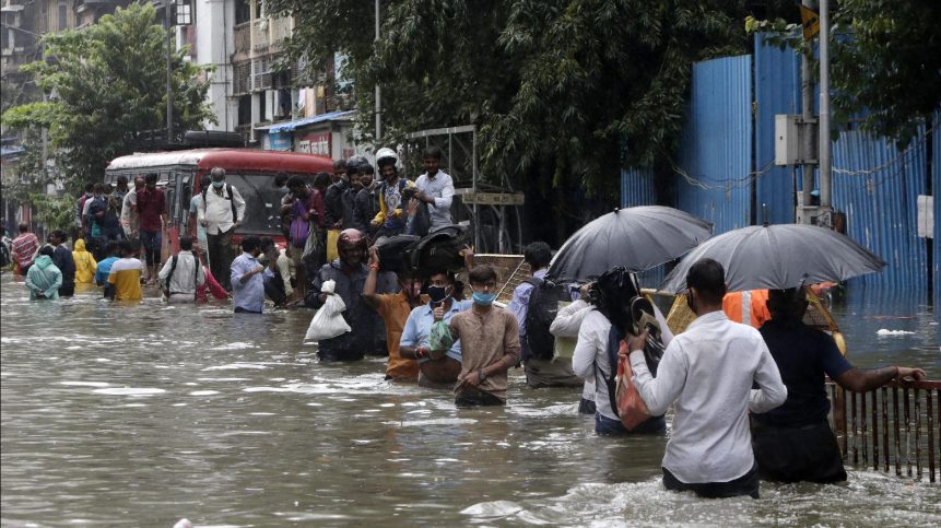High Tide Warning for Mumbai: Red and Orange Alerts Issued Across Maharashtra, Several States Warned