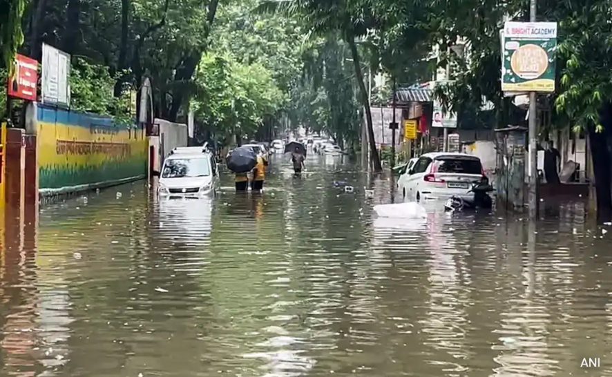 High Tide Warning for Mumbai: Red and Orange Alerts Issued Across Maharashtra, Several States Warned