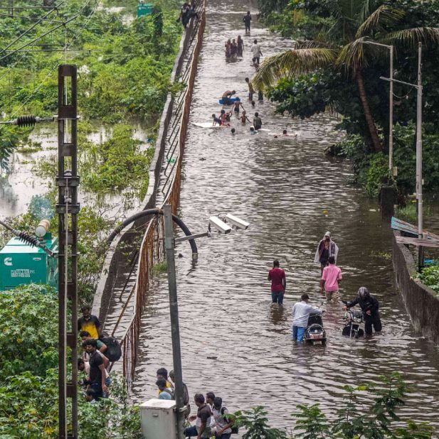 High Tide Warning for Mumbai: Red and Orange Alerts Issued Across Maharashtra, Several States Warned