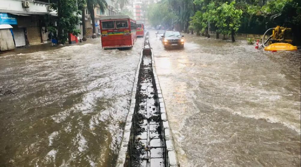 High Tide Warning for Mumbai: Red and Orange Alerts Issued Across Maharashtra, Several States Warned