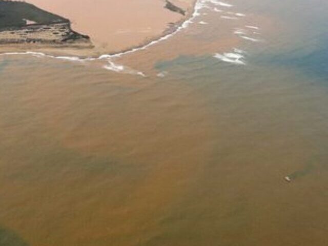 The muddy waters destroyed Regência's waves by altering the seafloor and polluting the lineups.