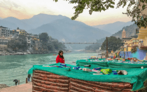A young girl looking at the SUP(Single-Use Plastic) Death-Bed.