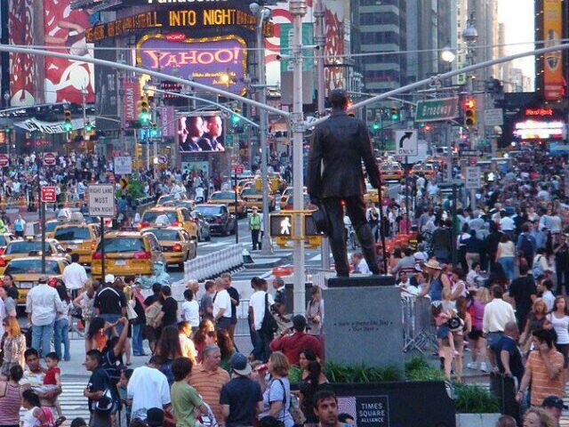 Crowd_is_equal_to_Times_Square_-_panoramio-1