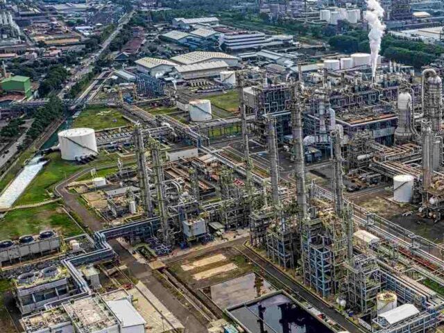 Canada's 2035 Climate Goal: 45-50% Emission Cuts Amid Oil Sector Growth