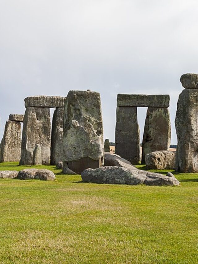 Stonehenge’s Altar Stone Traveled 700 km from Scotland