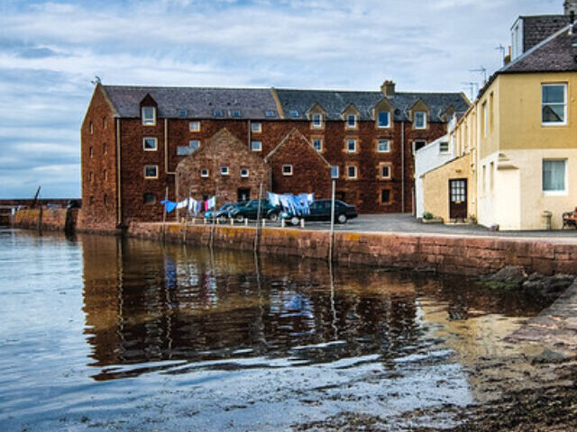 Respective image of North Berwick, Scotland by the Sea