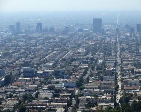 Big city Los Angeles smog building [photo source: pixabay] [PDM 1.0]