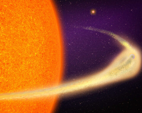 Planet BD+05 4868 Ab Loses Mount Everest Mass Each 30 Hours (8)