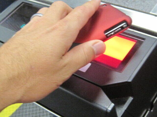 Representative Image: Paperless check-in with @UnitedAirlines iPhone Boarding Pass. Photo Source: Wayan Vota (CC BY-NC-SA 2.0)