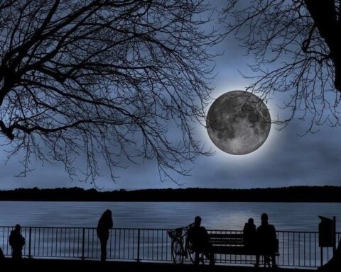 Moon Viewing. Photo Source: susan-lu4esm