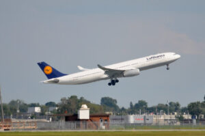 Lufthansa Flight. Photo Source: Caribb (CC BY-NC-ND 2.0)