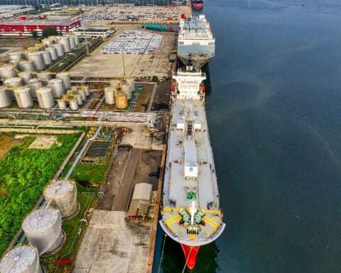 Oil prices falling, being anticipated as the rise nearby in future creating tensions amid the investors. Photo Source: Tom Fisk (Pexels)