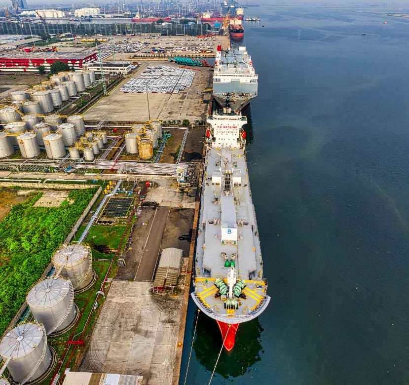 Oil prices falling, being anticipated as the rise nearby in future creating tensions amid the investors. Photo Source: Tom Fisk (Pexels)