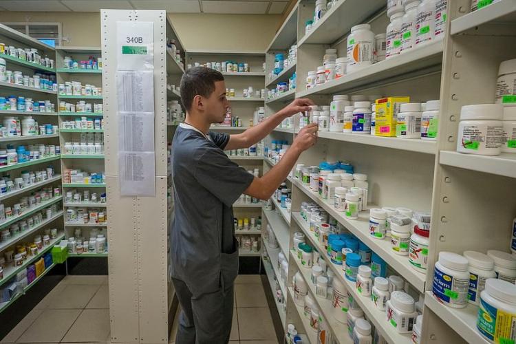 NHS Pharmacy scheme Photo Source: Rawpixel (CC0 1.0)