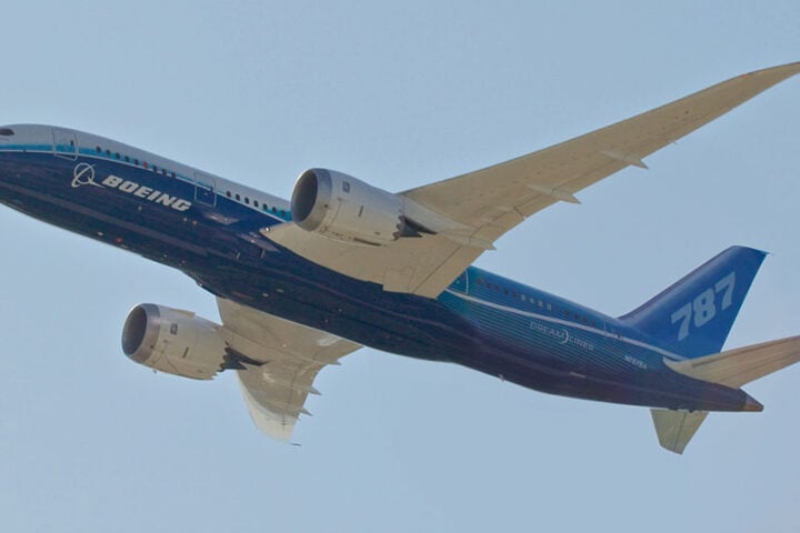 787 Arrival at Wisconsin Airventure 2011. Image Source: H. Michael Miley (CC BY-SA 2.0)