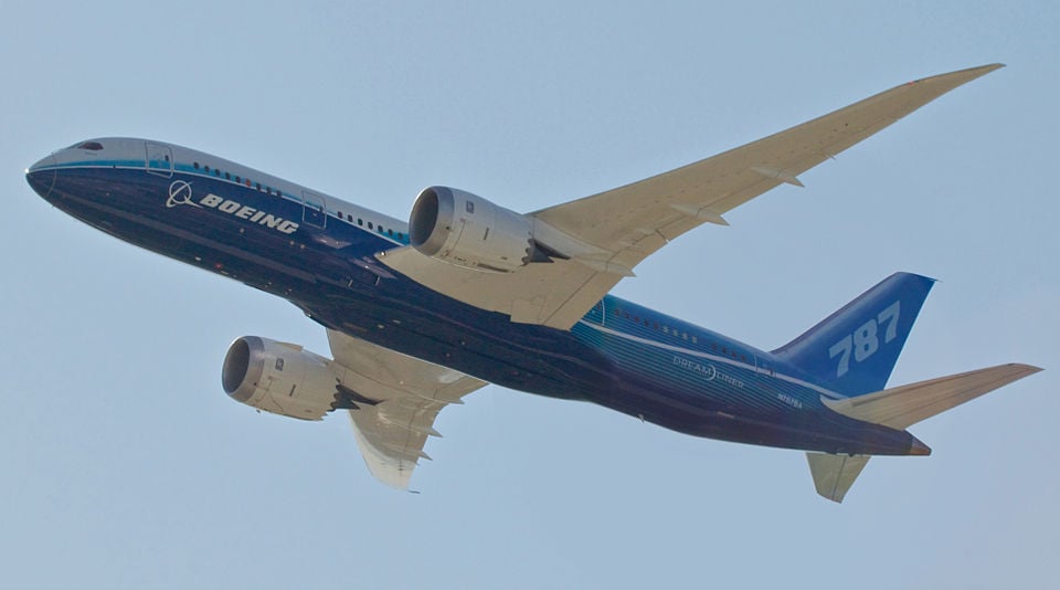 787 Arrival at Wisconsin Airventure 2011. Image Source: H. Michael Miley (CC BY-SA 2.0)