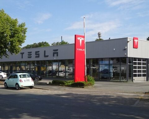 Tesla Store. Photo Source: harry_nl (CC BY-NC-SA 2.0)