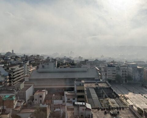 Toxic Cloud Over Catalonia. Photo Source: Vilanova i la Geltrú