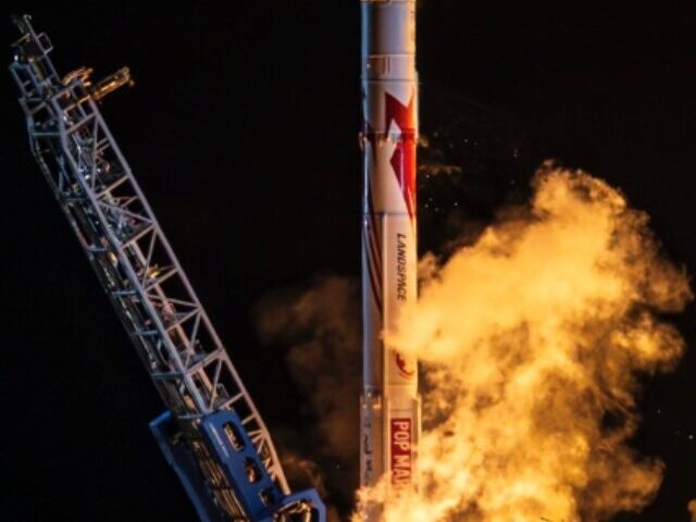 cropped-LandSpace-Launches-Zhuque-2E-Y2-Methane-Rocket-With-Six-Satellites-3.jpg