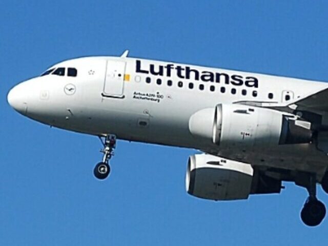 cropped-Lufthansa-Plane-Flies-10-Minutes-Without-Any-Pilot-in-the-Cockpit-5.jpg
