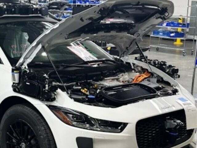 cropped-Waymo-Scales-Robotaxi-Production-at-New-Arizona-Manufacturing-Plant-10.jpg