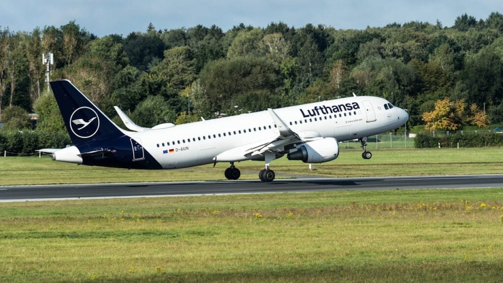Lufthansa Airbus A320 Landing at Hamburg Airport.