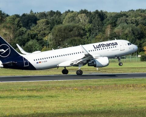 Lufthansa Airbus A320 Landing at Hamburg Airport.