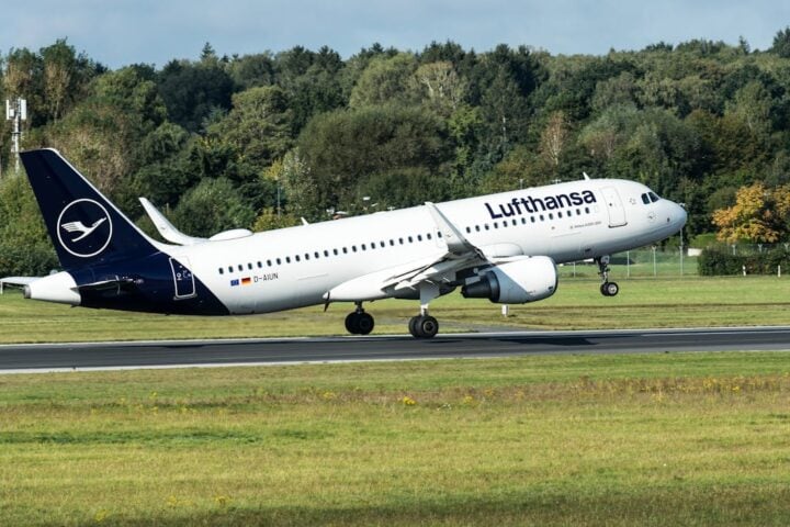 Lufthansa Airbus A320 Landing at Hamburg Airport.