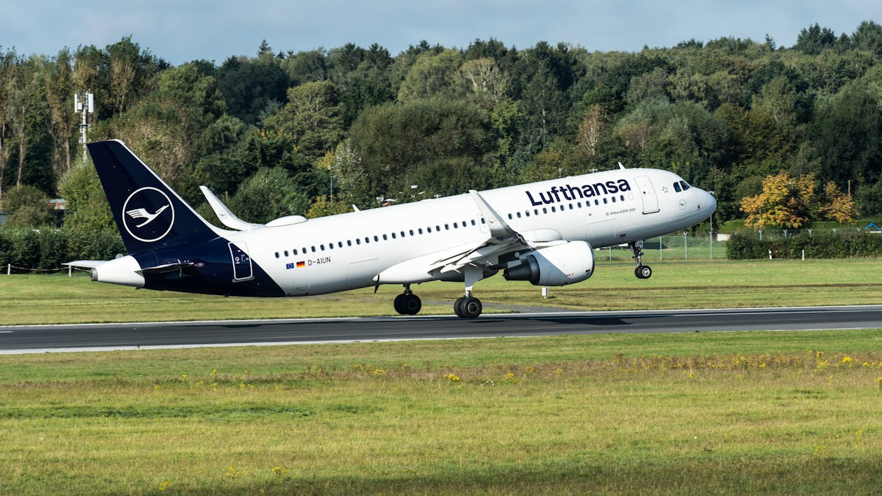 Lufthansa Airbus A320 Landing at Hamburg Airport.