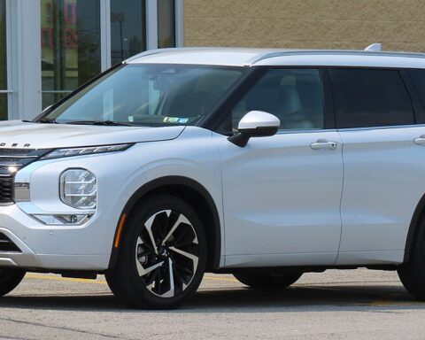 Mitsubishi Outlander - 2022 Photo Source: Wiki Commons