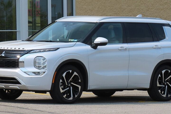 Mitsubishi Outlander - 2022 Photo Source: Wiki Commons