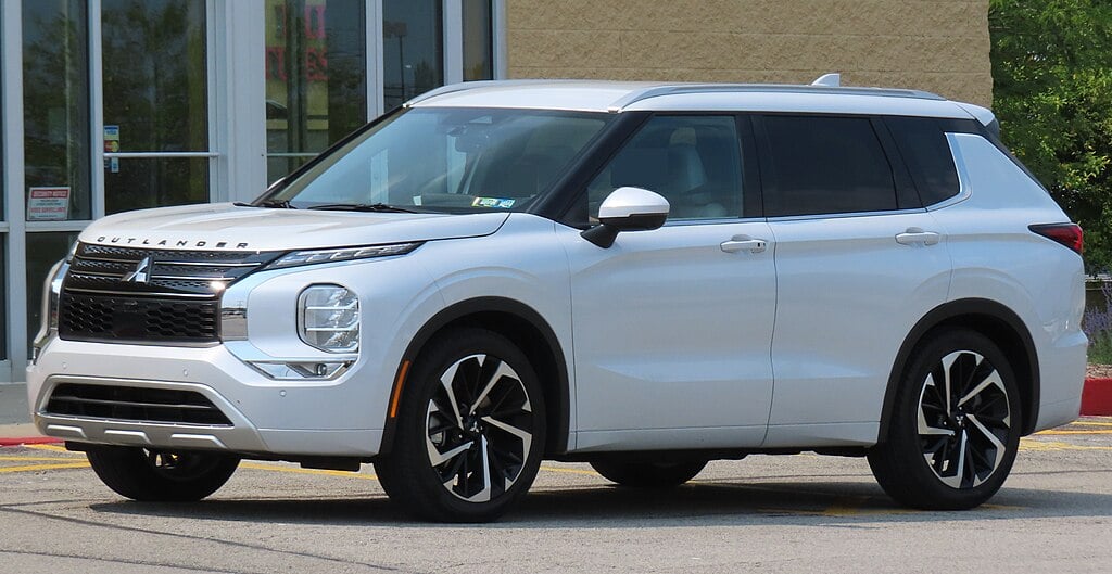 Mitsubishi Outlander - 2022 Photo Source: Wiki Commons