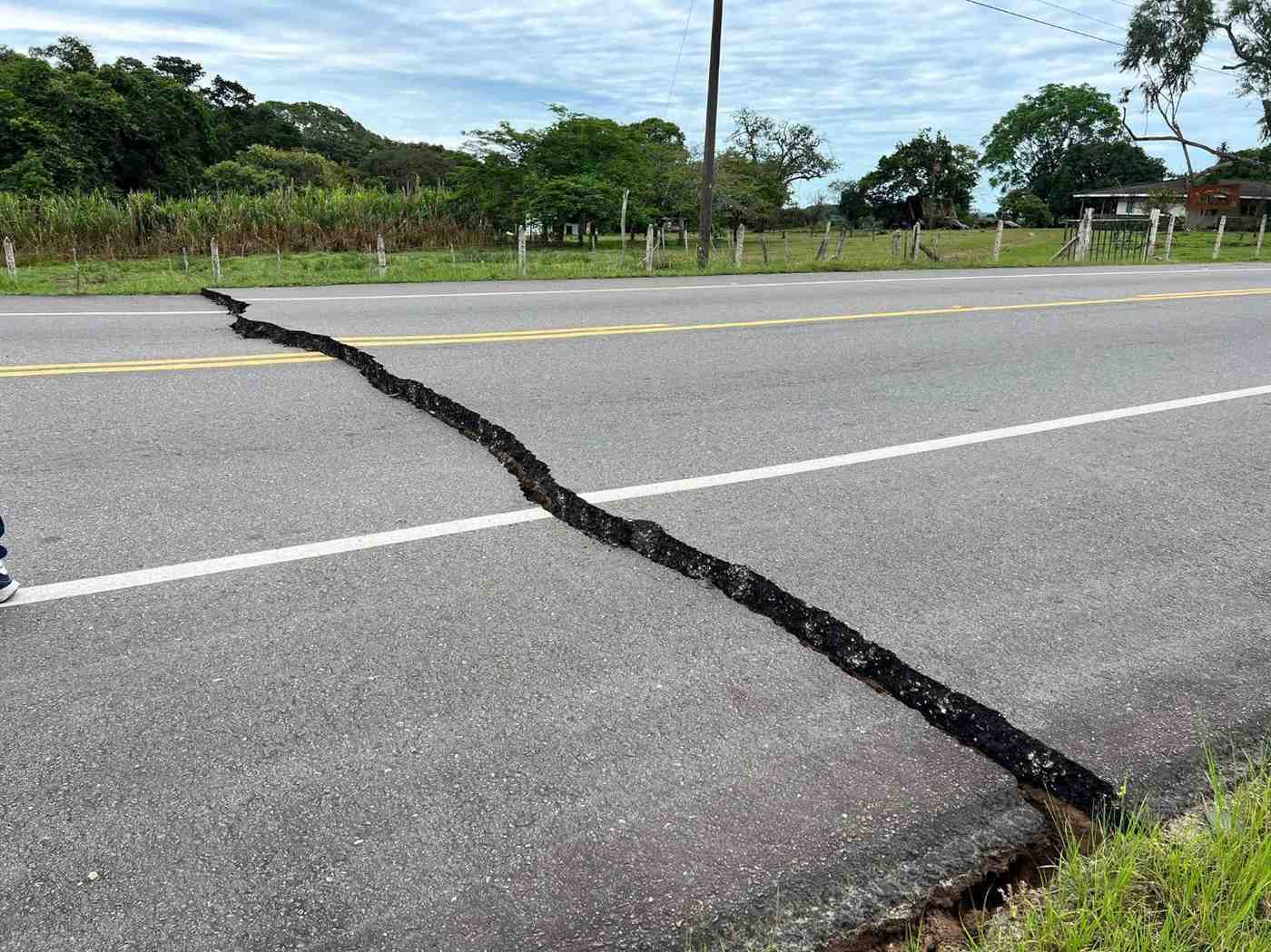 This is how the national road between Paratebueno - C/marca and Barranca de Upía - Meta turned out. Photo Source- @leandromahechag (X)