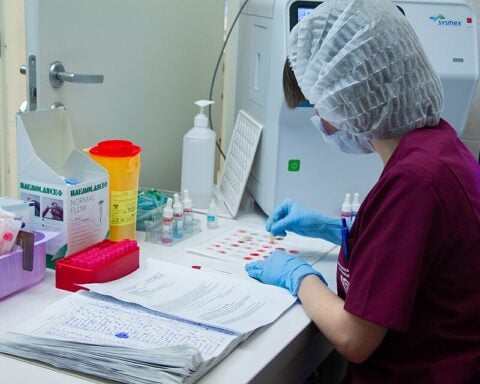 Blood tests are a laboratory examination of blood, which is the main diagnostic test for most diseases. (CC0 1.0)