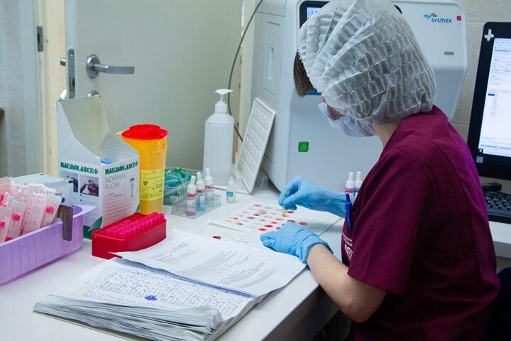 Blood tests are a laboratory examination of blood, which is the main diagnostic test for most diseases. (CC0 1.0)