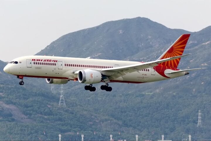 Air India B787-8 Dreamliner. Photo Source: Christian Junker (Flickr)
