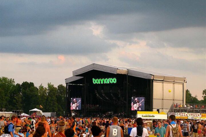 Bonnaroo Music and Arts Festival 2010 Manchester, TN. Photo Source: Stab At Sleep (CC BY-SA 2.0)