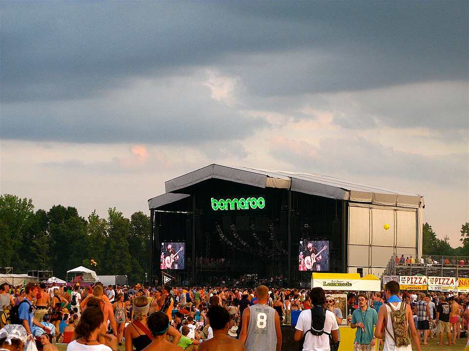 Bonnaroo Music and Arts Festival 2010 Manchester, TN. Photo Source: Stab At Sleep (CC BY-SA 2.0)