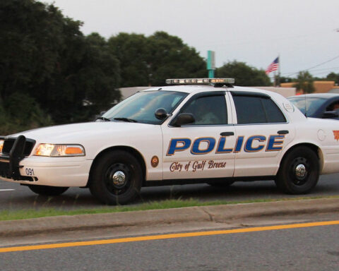 Gulf Breeze Florida Police Department - Ford Crown Victoria. Photo Source- Christopher Ebdon(CC BY-NC-SA 2.0)