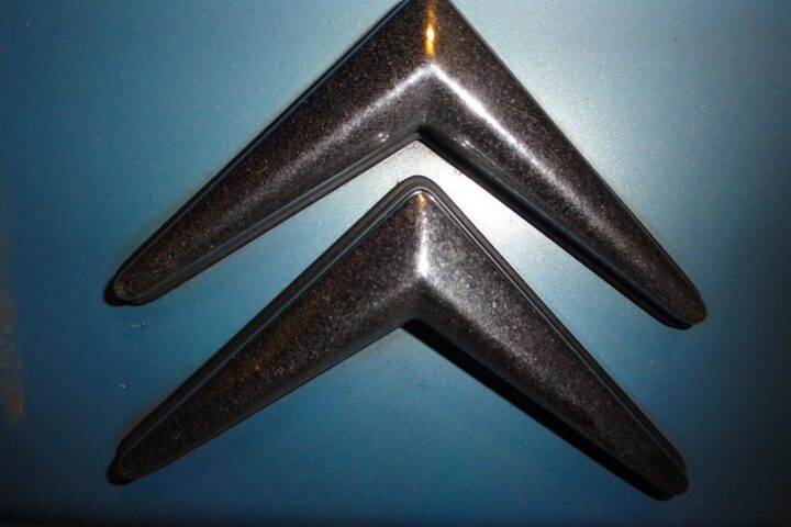 citroen logo 005 Photo Source: Martyn Wright ( CC BY 2.0)