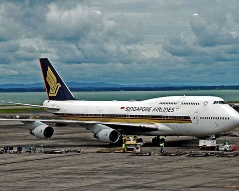 Singapore Airlines Boeing 747-412 Photo Source: wikimedia