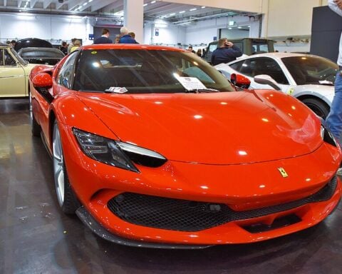 Production: 2022 - Engine: 3,0 litre biturbo V6 (petrol) + electric motor Power: 830 PS Gearbox: 8 speed dual clutch automatic Layout: rear mid engine, rear drive. Photo Source- Charles (CC BY 2.0)