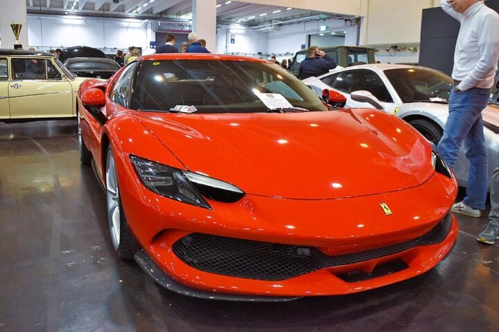 Production: 2022 - Engine: 3,0 litre biturbo V6 (petrol) + electric motor Power: 830 PS Gearbox: 8 speed dual clutch automatic Layout: rear mid engine, rear drive. Photo Source- Charles (CC BY 2.0)